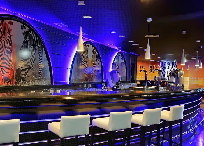 Servatur Waikiki Hotel