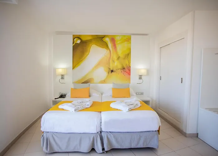 Готель Servatur Waikiki 4*