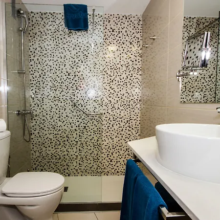 Servatur Waikiki Hotel