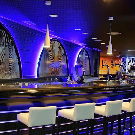 Servatur Waikiki Hotel