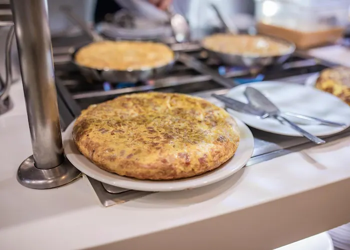 Servatur Waikiki Hotel