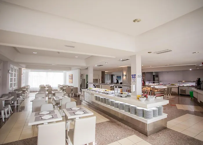 Servatur Waikiki فندق بلايا ديل إنغلز