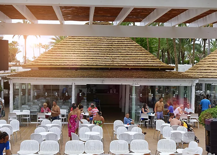 Servatur Waikiki فندق 4*