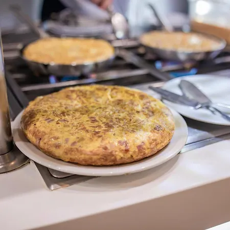 Servatur Waikiki Hotel