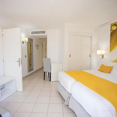 Szálloda Servatur Waikiki 4*